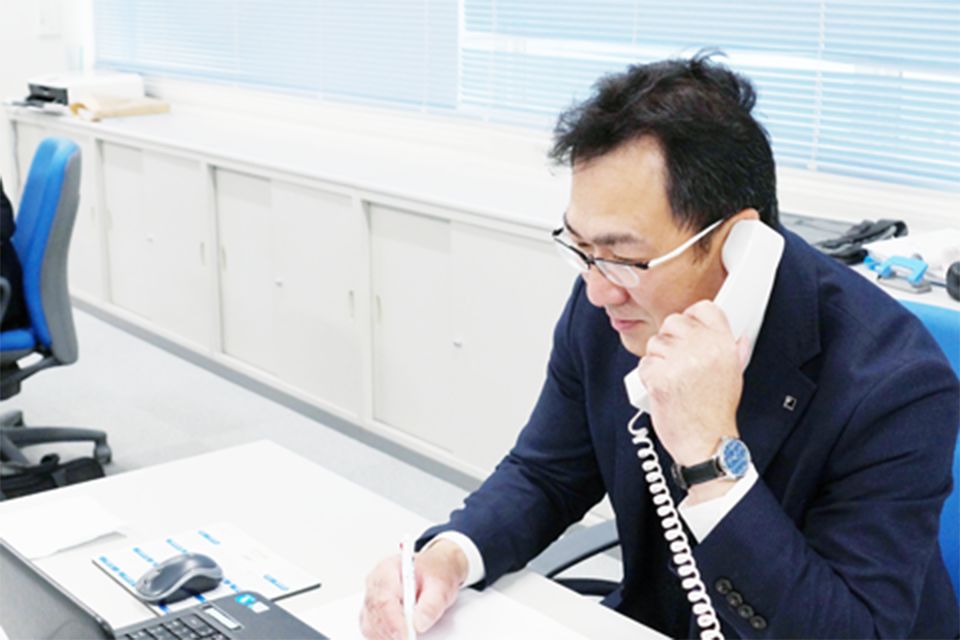 働く様子。最初は誰しもがむしゃら。